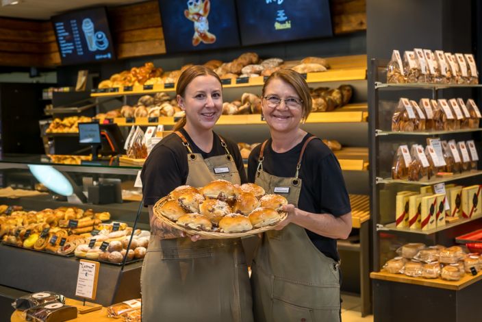 Vanessa Muff (Filialleitung) und Jeanette Schumacher